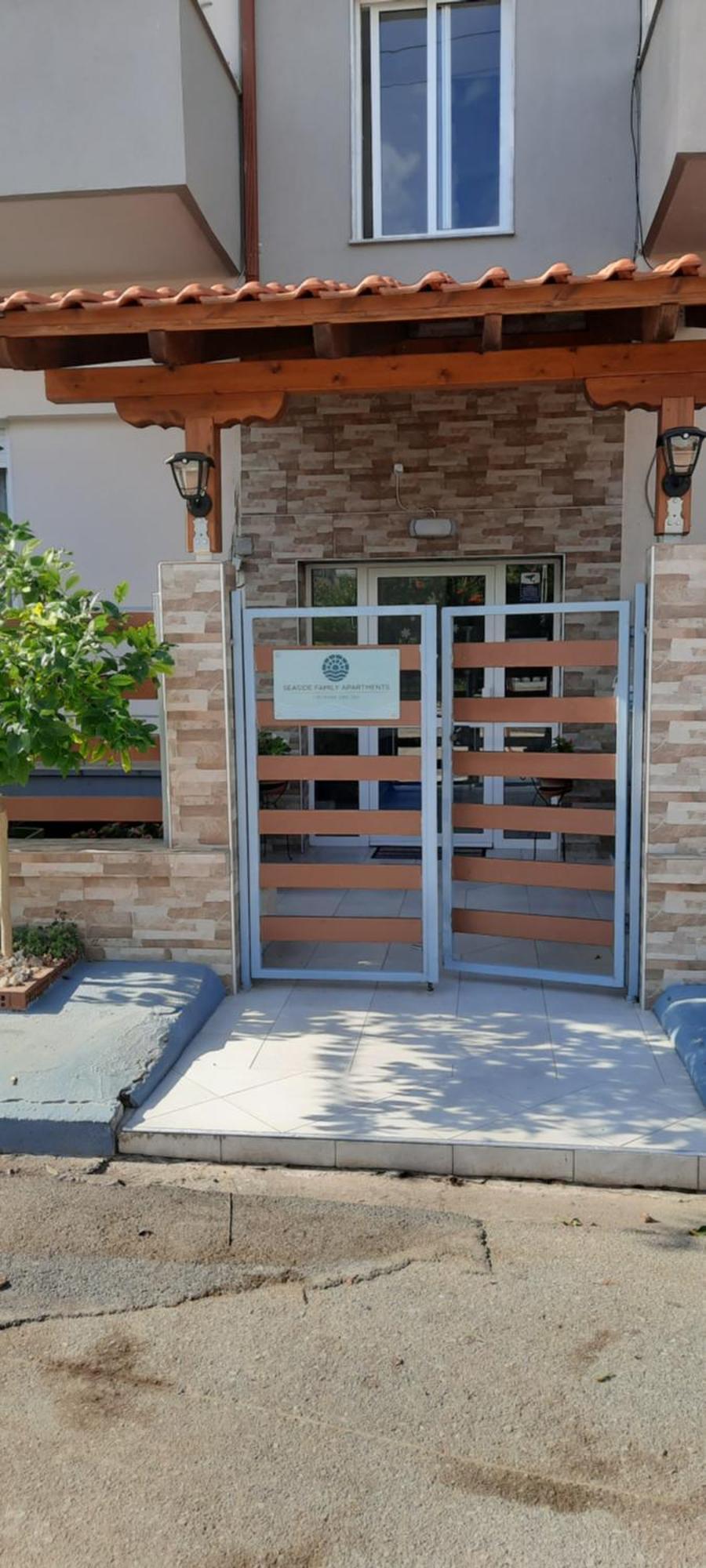 Seaside Family Apartment In Paralia Dionisiou Exterior foto